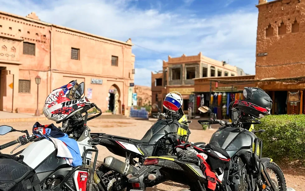 Marruecos en moto de alquiler: Montañas del Atlas y desierto de Sahara.
