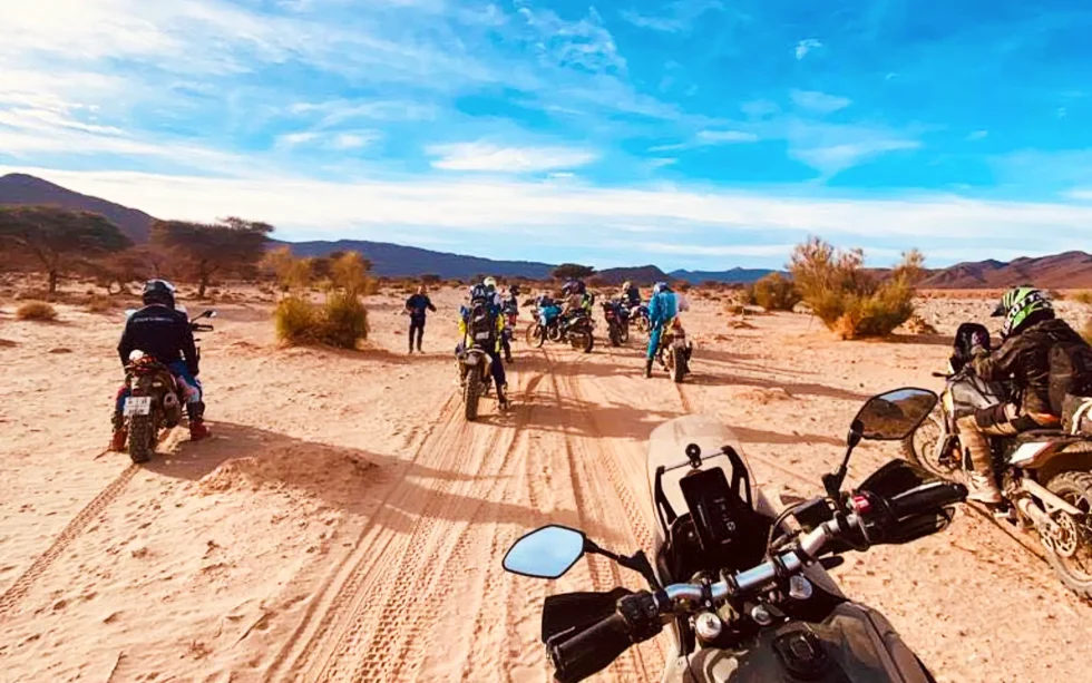 Marruecos en moto de alquiler: Montañas del Atlas y desierto de Sahara.