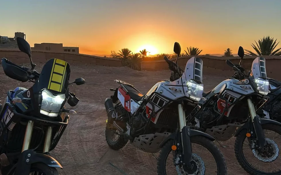 Marruecos en moto de alquiler: Montañas del Atlas y desierto de Sahara.